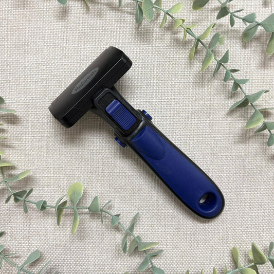 Refuresh Short/Medium Gentle Deshedding Brush